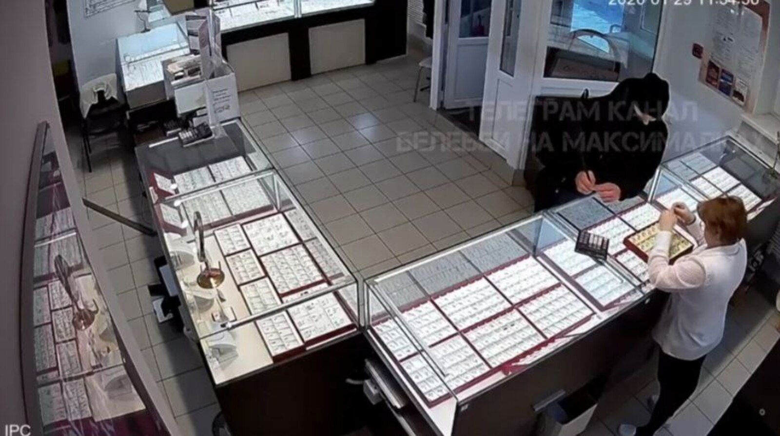 В Башкирии ограбили ювелирный магазин - видео