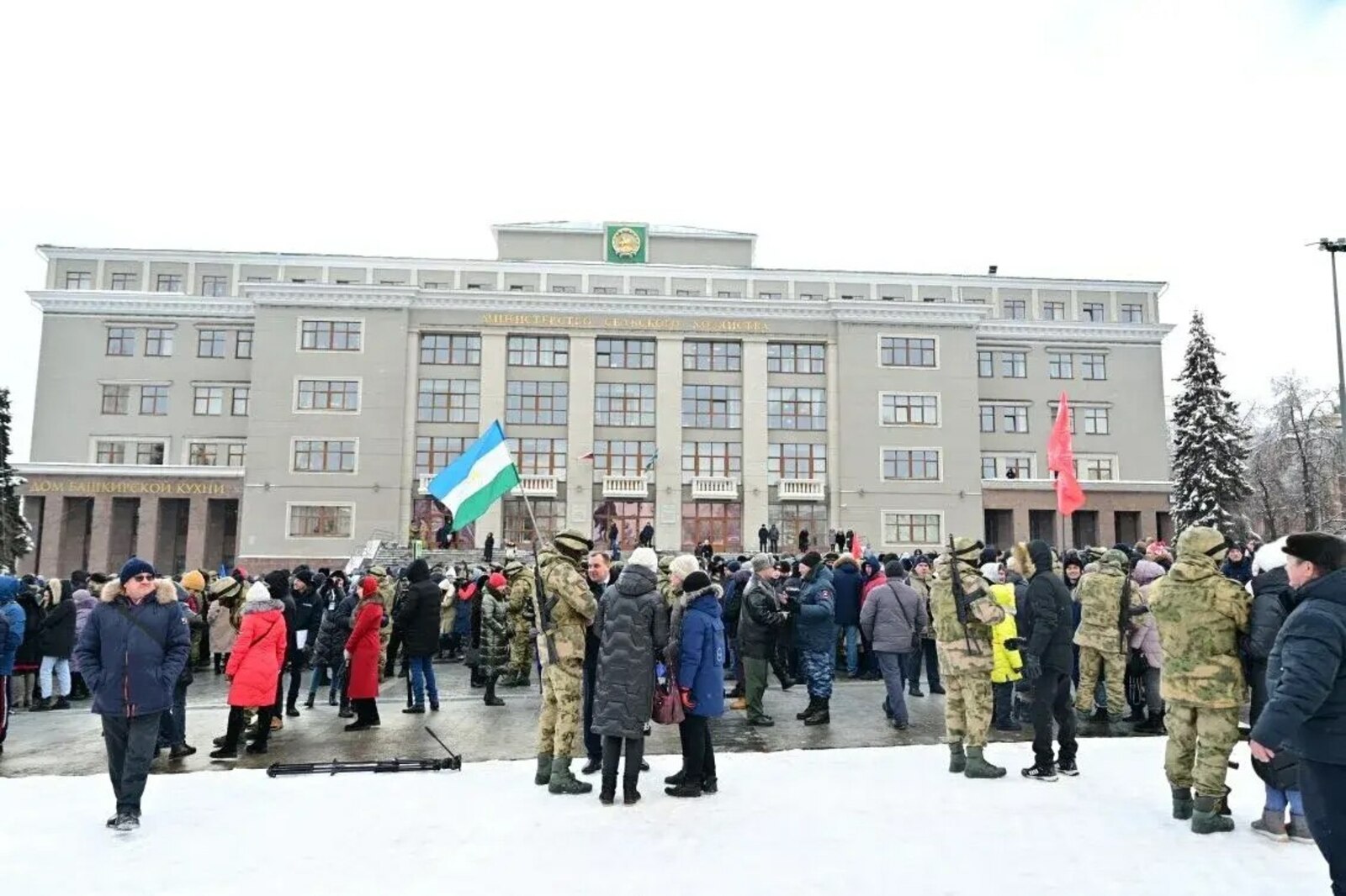 Радий Хабиров поздравил жителей Башкирии с Днем Государственного флага