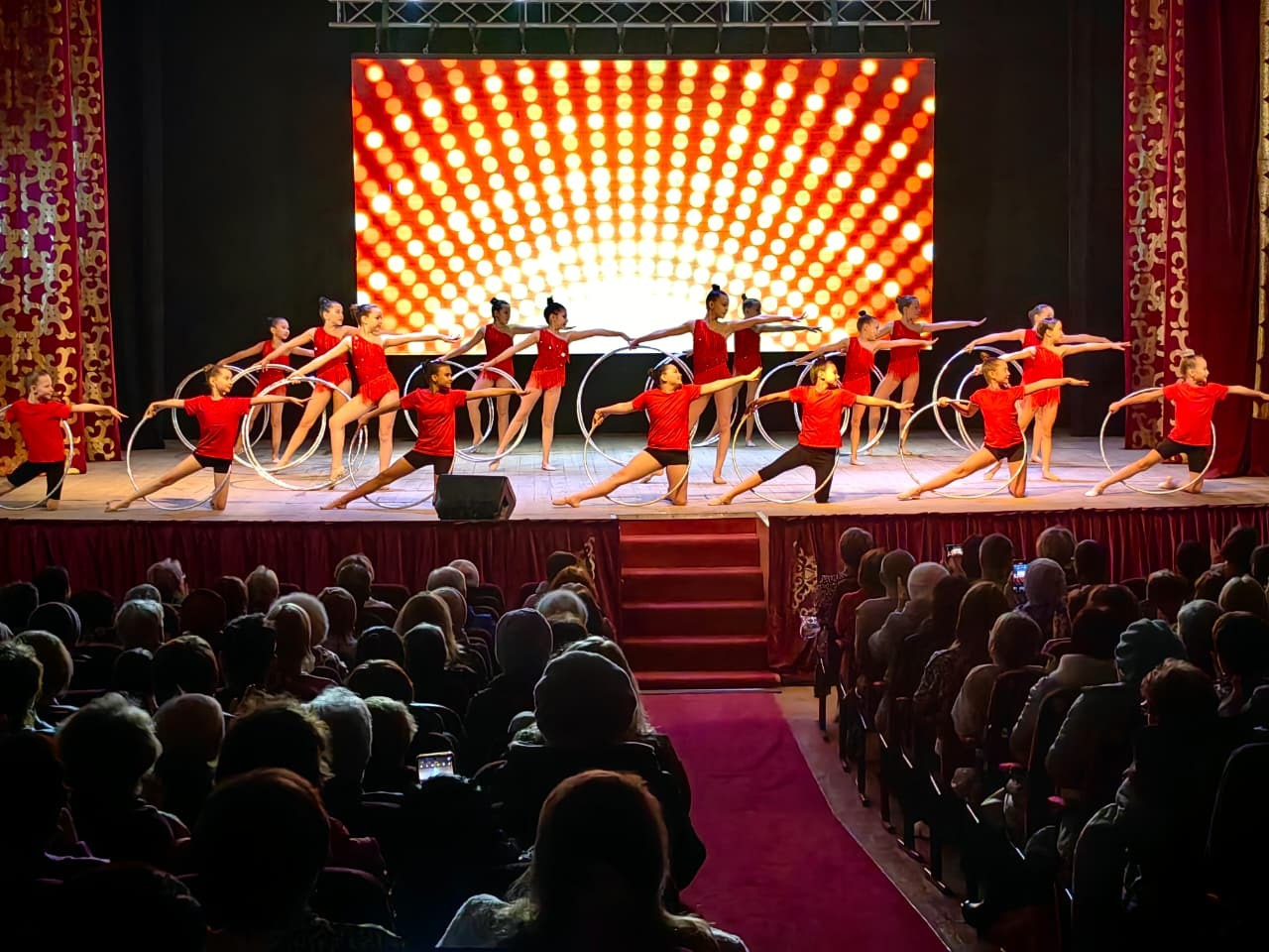 В Туймазах прошло торжественное собрание ко Дню матери