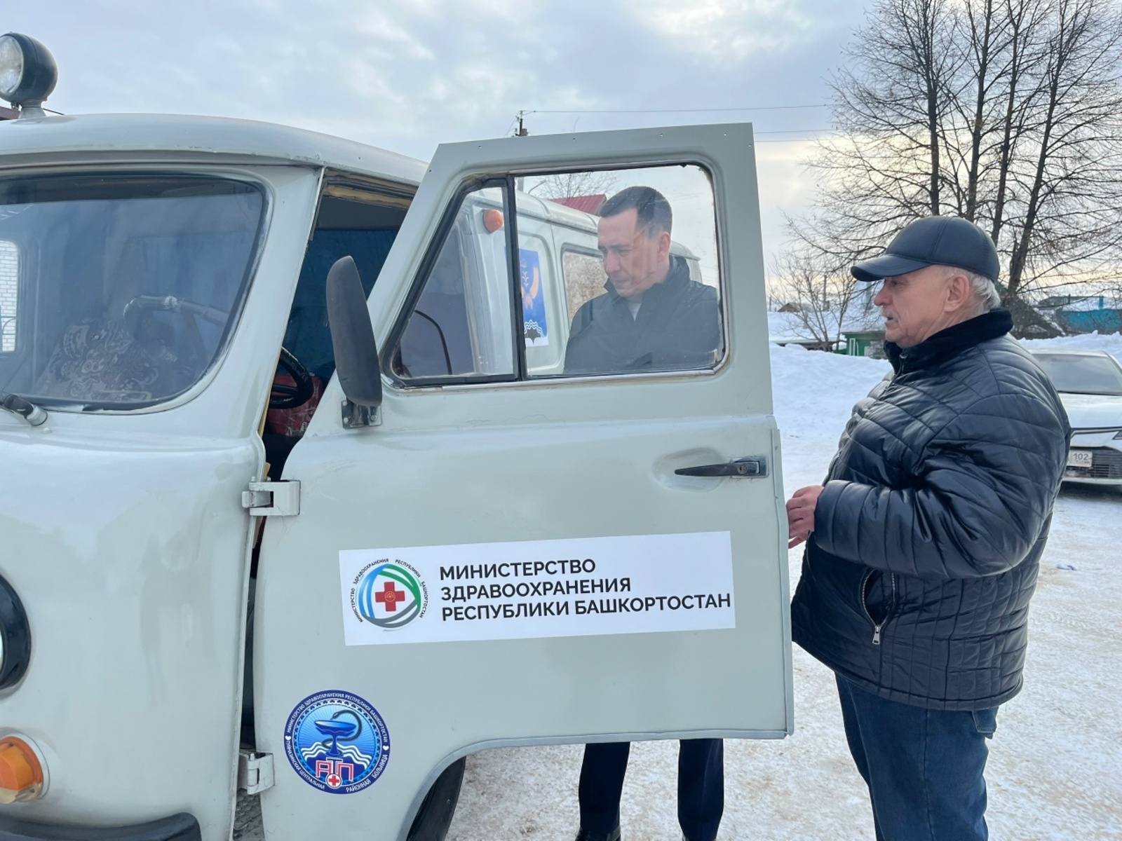 В Туймазах врачи передали девятый автомобиль бойцам СВО