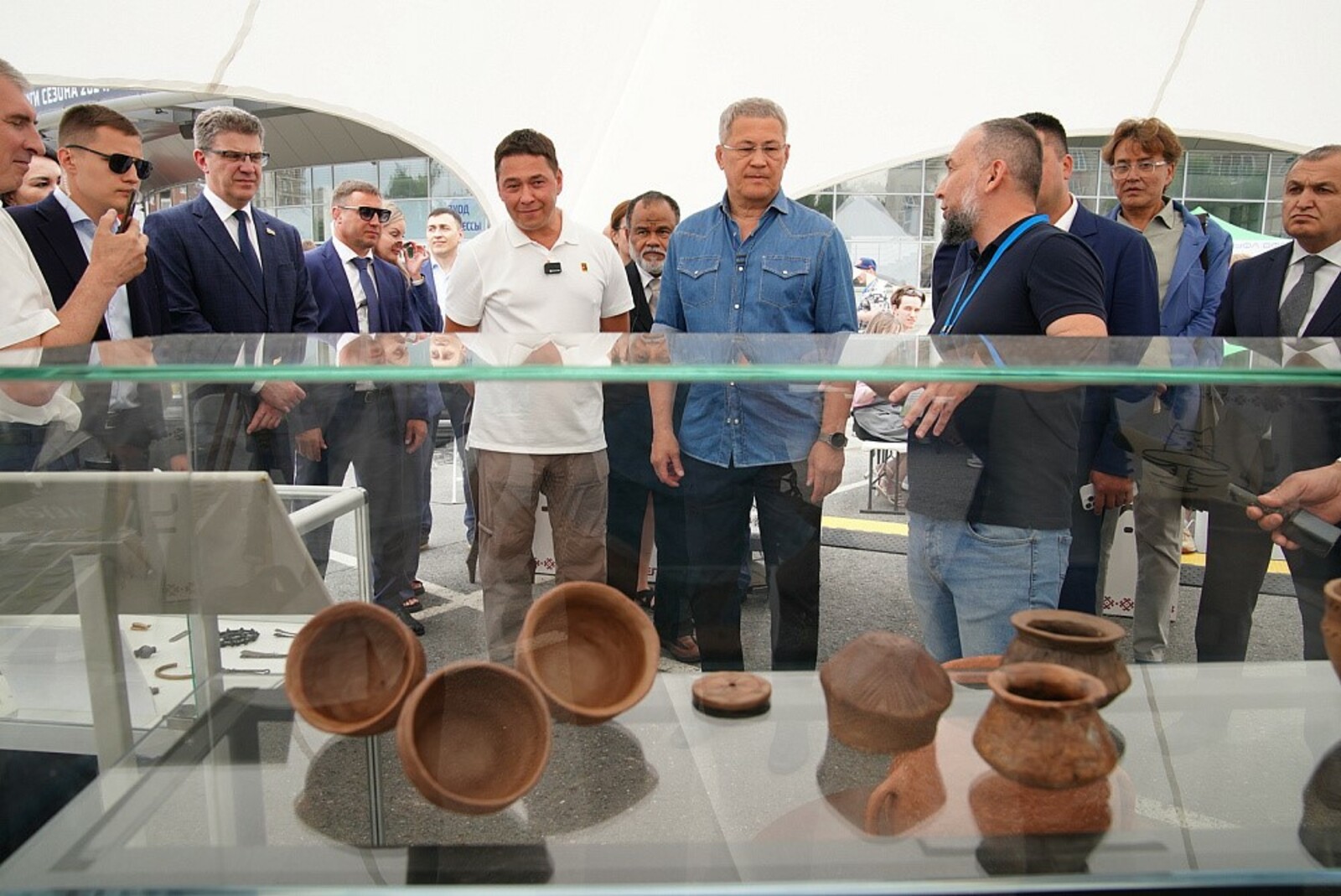 Радий Хабиров ознакомился с выставкой достижений Уфы и посетил гастрофестиваль