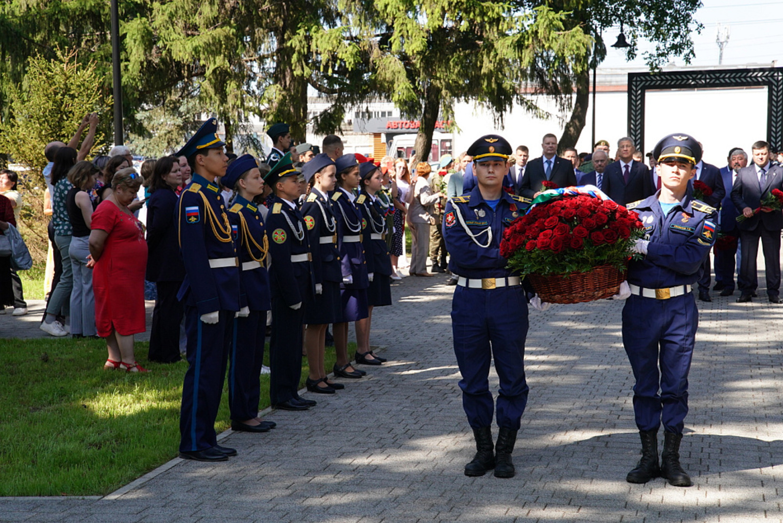 В Башкирии Радий Хабиров возложил цветы к памятнику Николая Гастелло