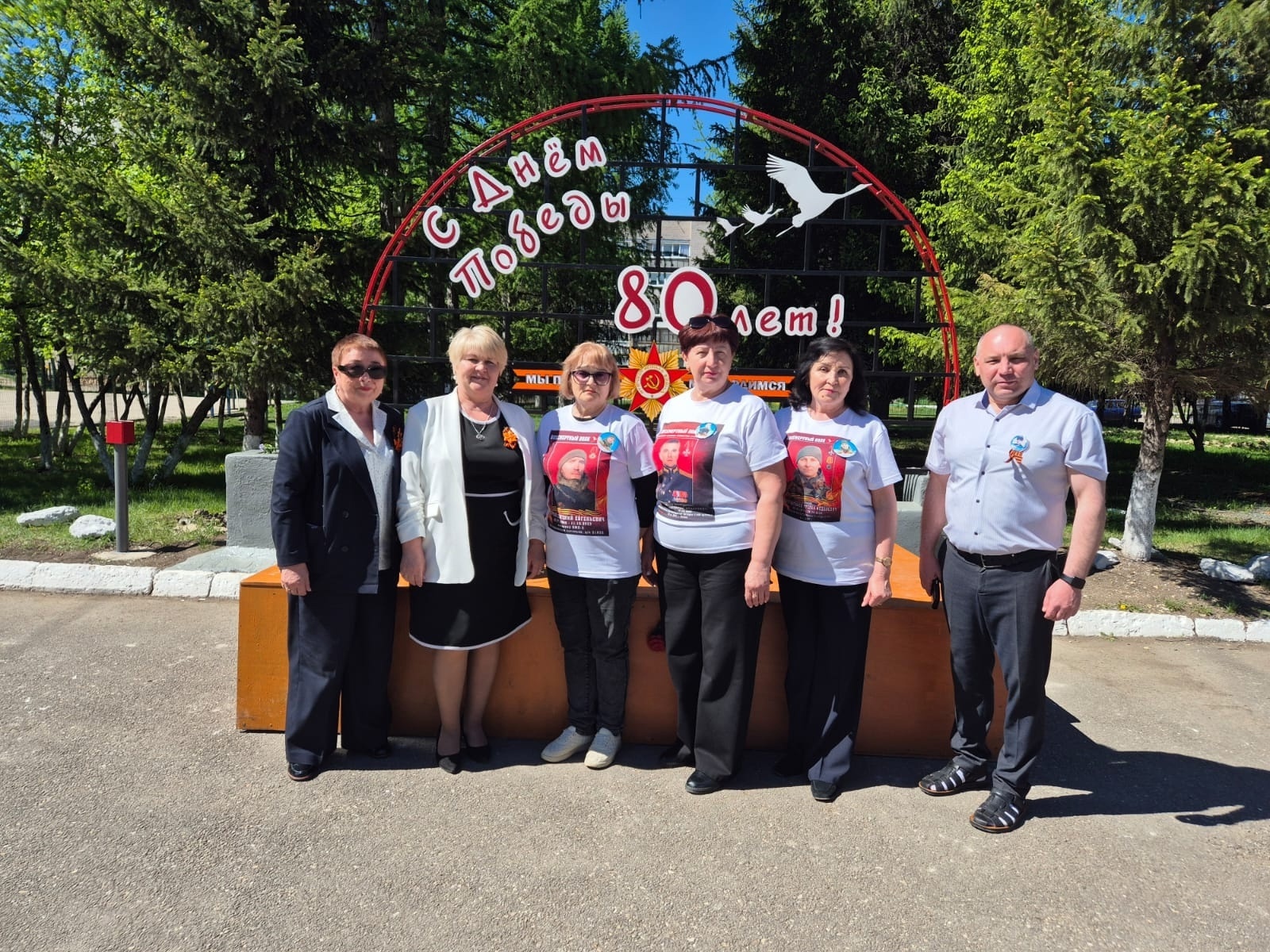 В Туймазах в школе организовали шествие «Бессмертного полка»