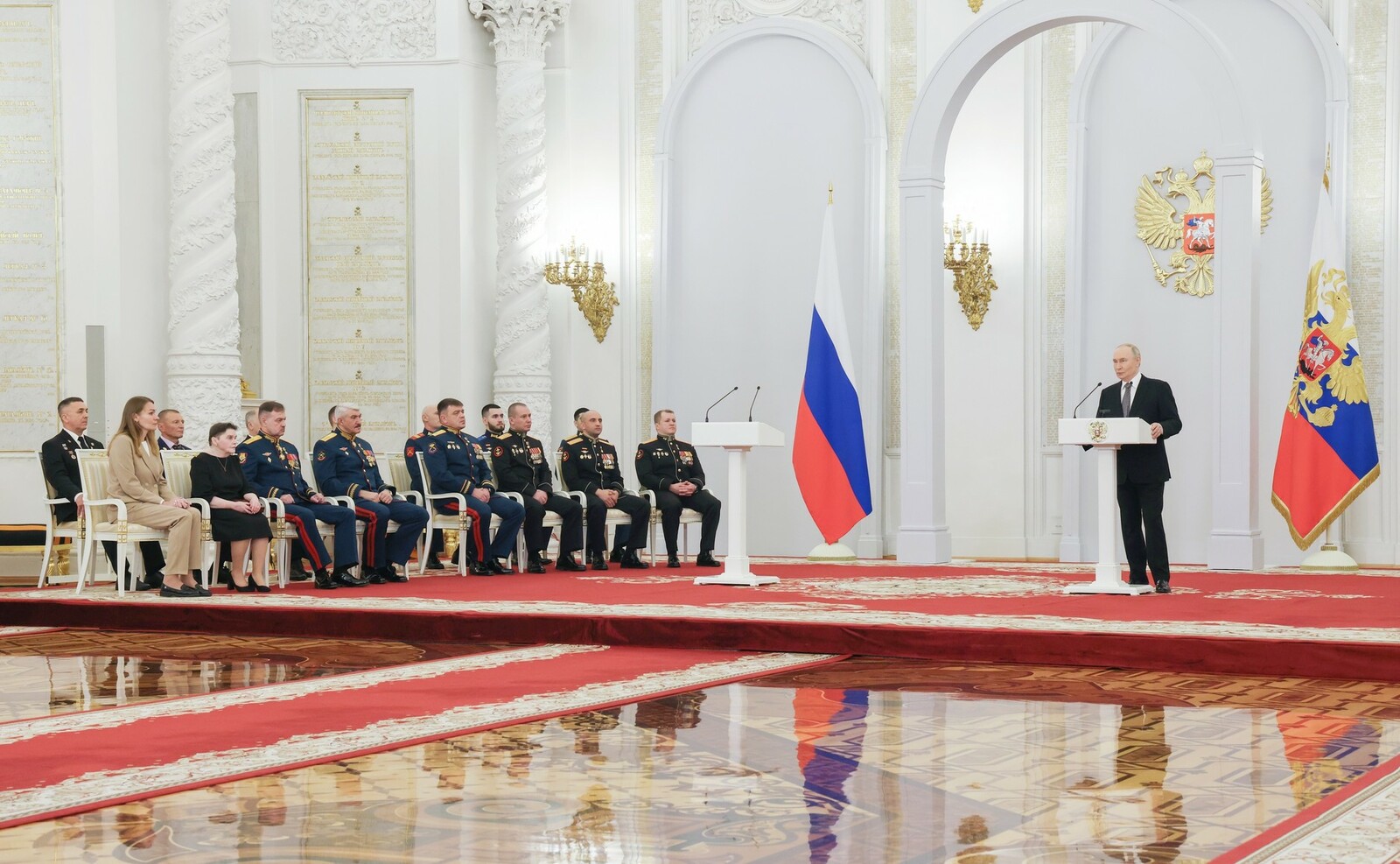 Путин вручил медали «Золотая Звезда» Героям России