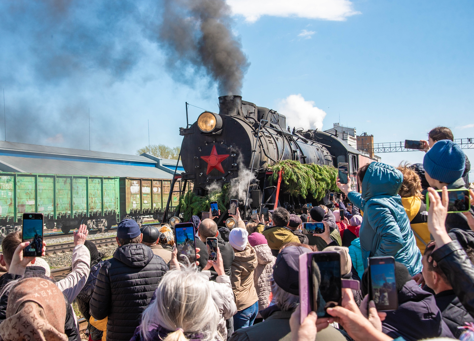 В Туймазах впервые сделал остановку легендарный «Паровоз Победы»