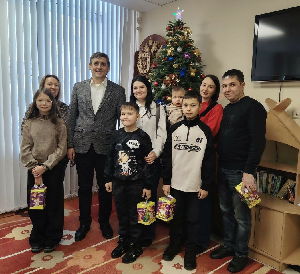 Игорь Комаров исполнил новогоднее желание 9-летнего жителя Туймазов