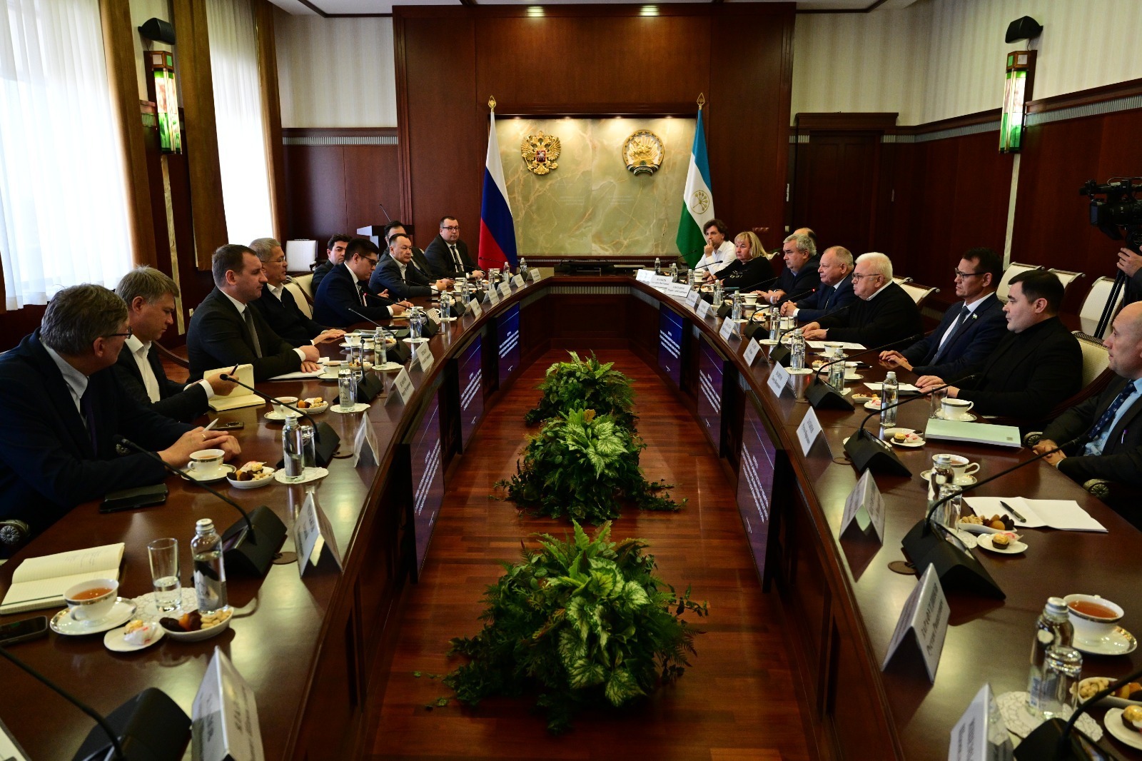 Радий Хабиров встретился с политологами