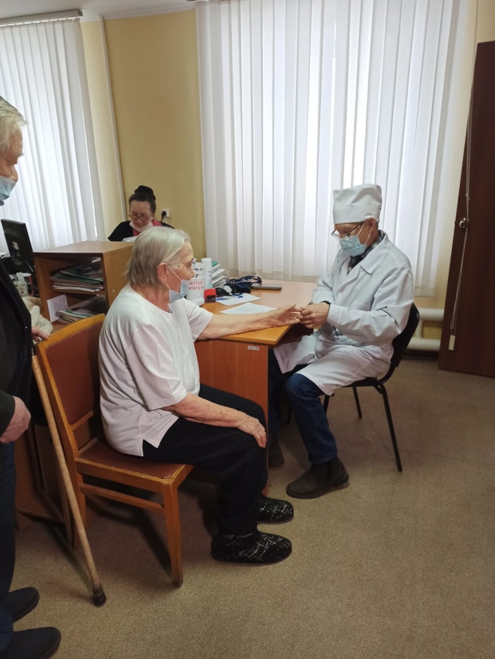 В Туймазах от коронавируса привилась 92-летняя сестра писателя-сатирика Тимера Арслана