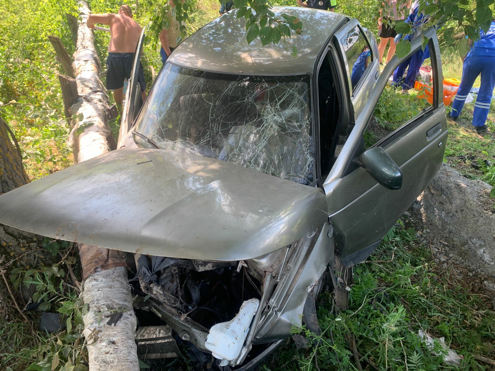 В Башкирии водитель без прав врезался в бетонное ограждение