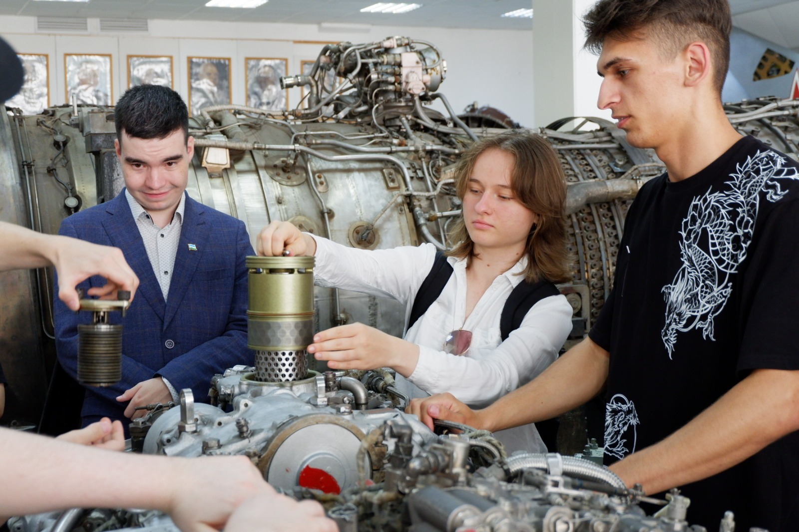 Студенты со всей России прошли научно-популярный тур имени Шень Ко