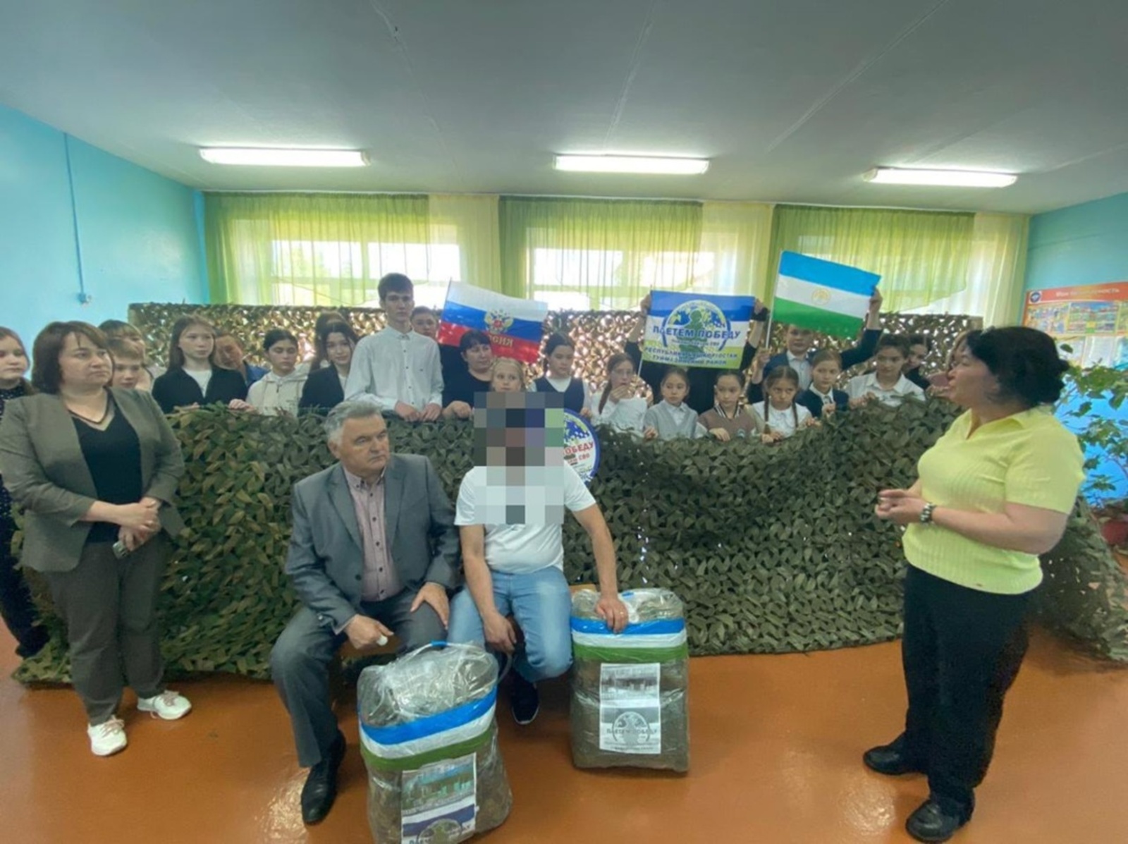 Школьники Туймазинского района передали бойцу СВО масксети