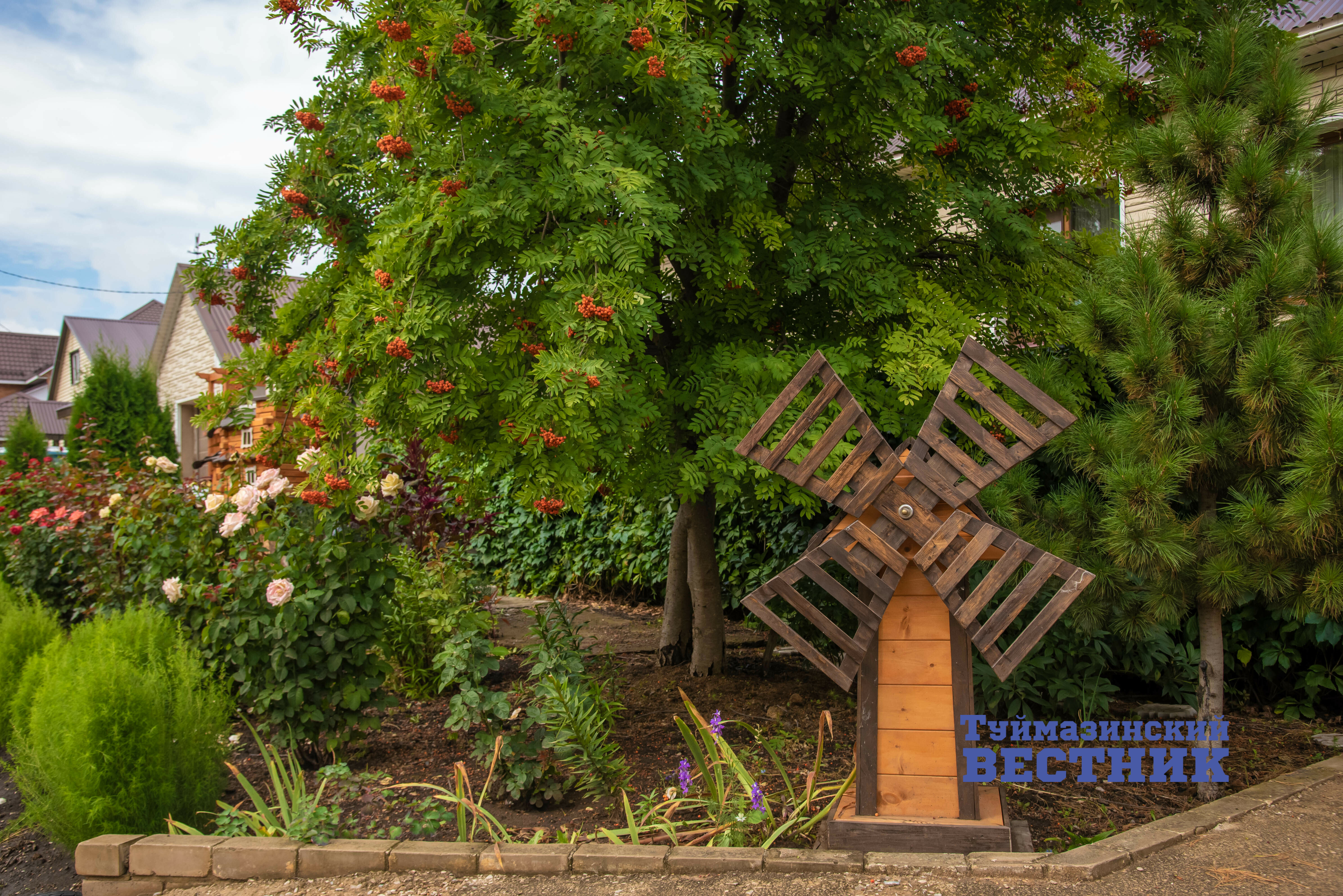 Житель Башкирии создал на придомовой территории необычную экспозицию