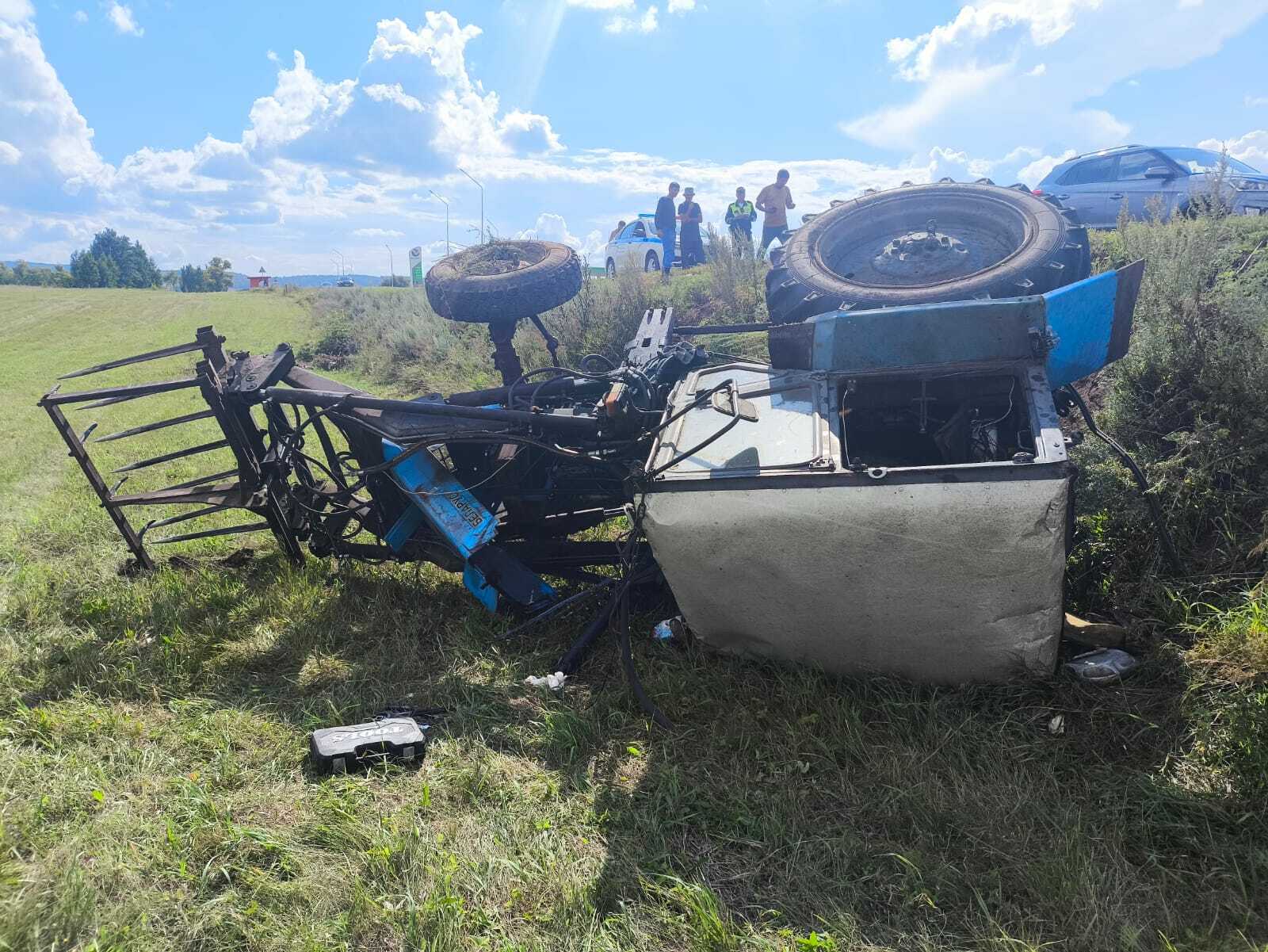 В Башкирии иномарка влетела в трактор