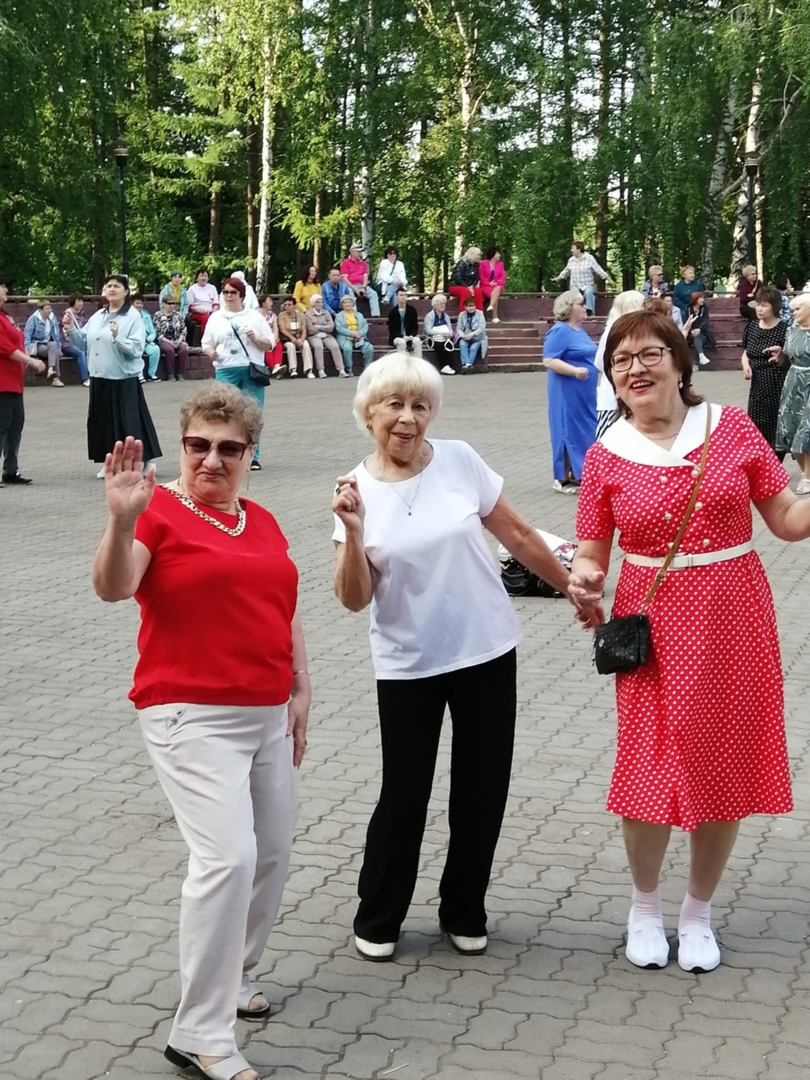 В Туймазах в городском парке прошла первая ретро-дискотека «Для тех, кому за...»