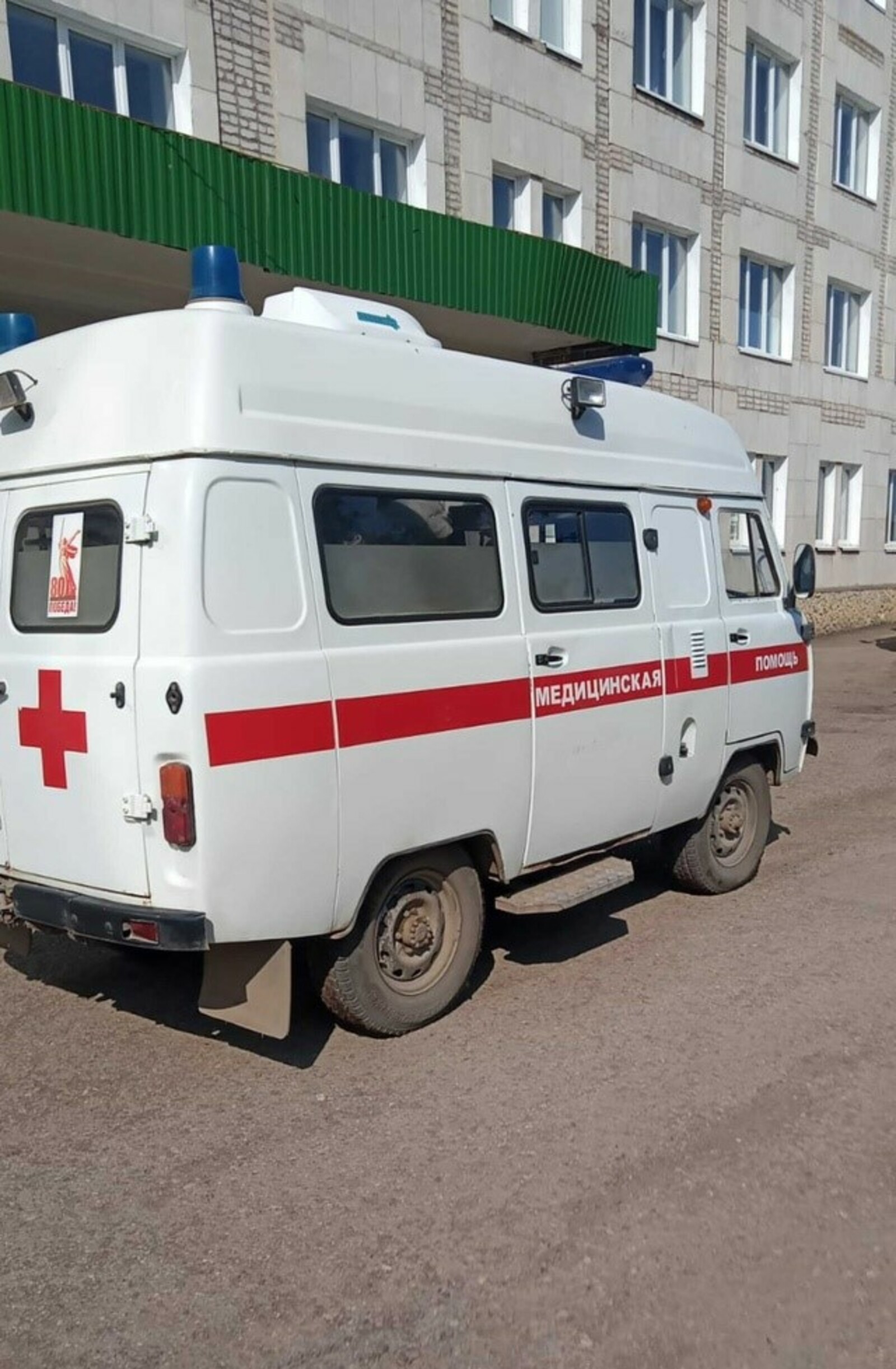 В Башкирии трехлетний малыш вонзил себе в веко нож