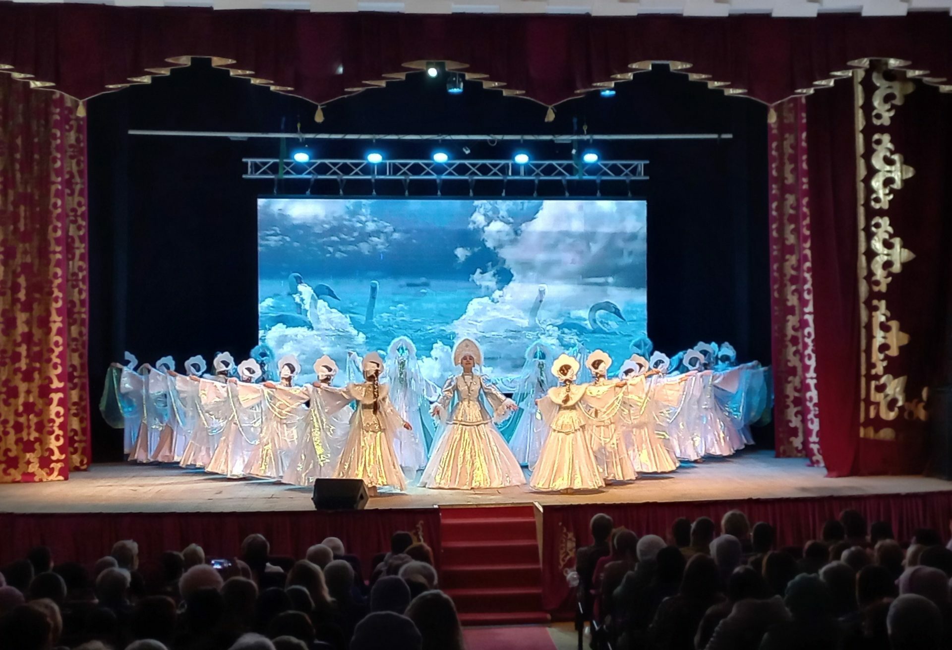 В Туймазах прошло торжественное собрание ко Дню матери