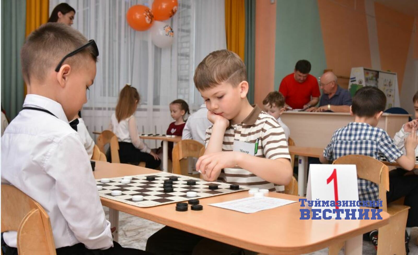 В Туймазах дошколята играют в шашки