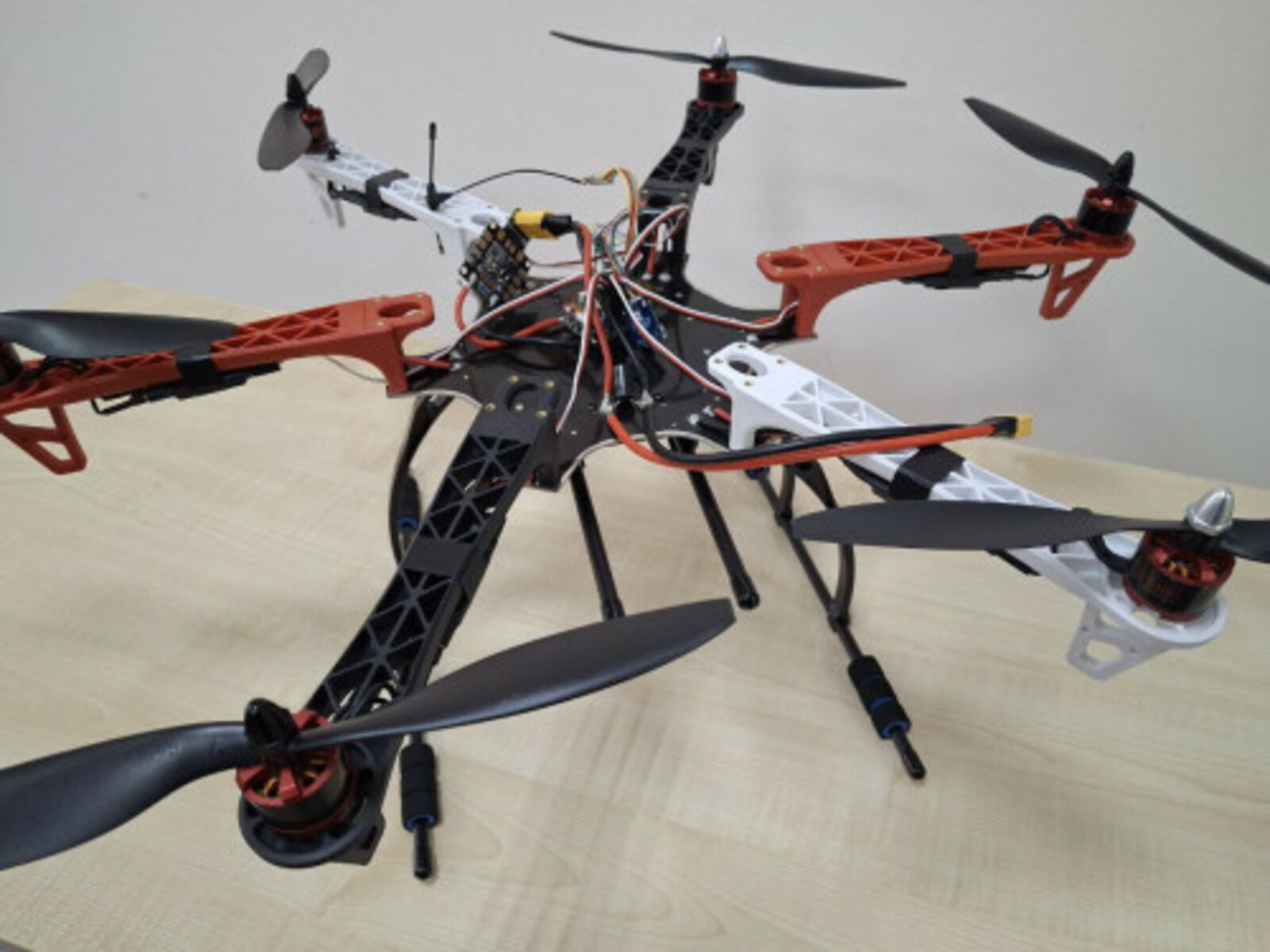 Студент кампуса Уфы разработал дрон-распылитель для сельского хозяйства