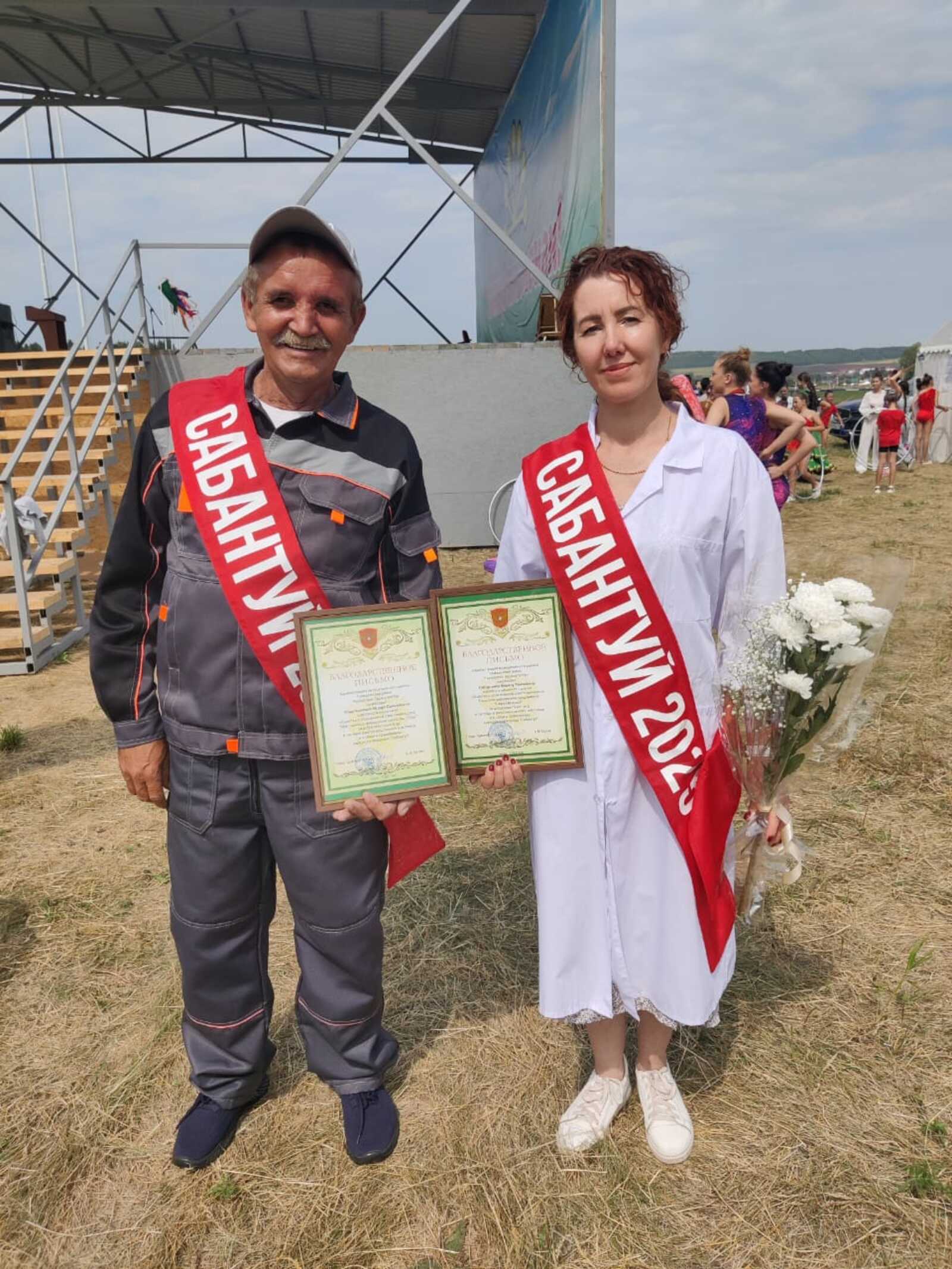 В Туймазах флаг Сабантуя подняли лучшие сельхозработники района